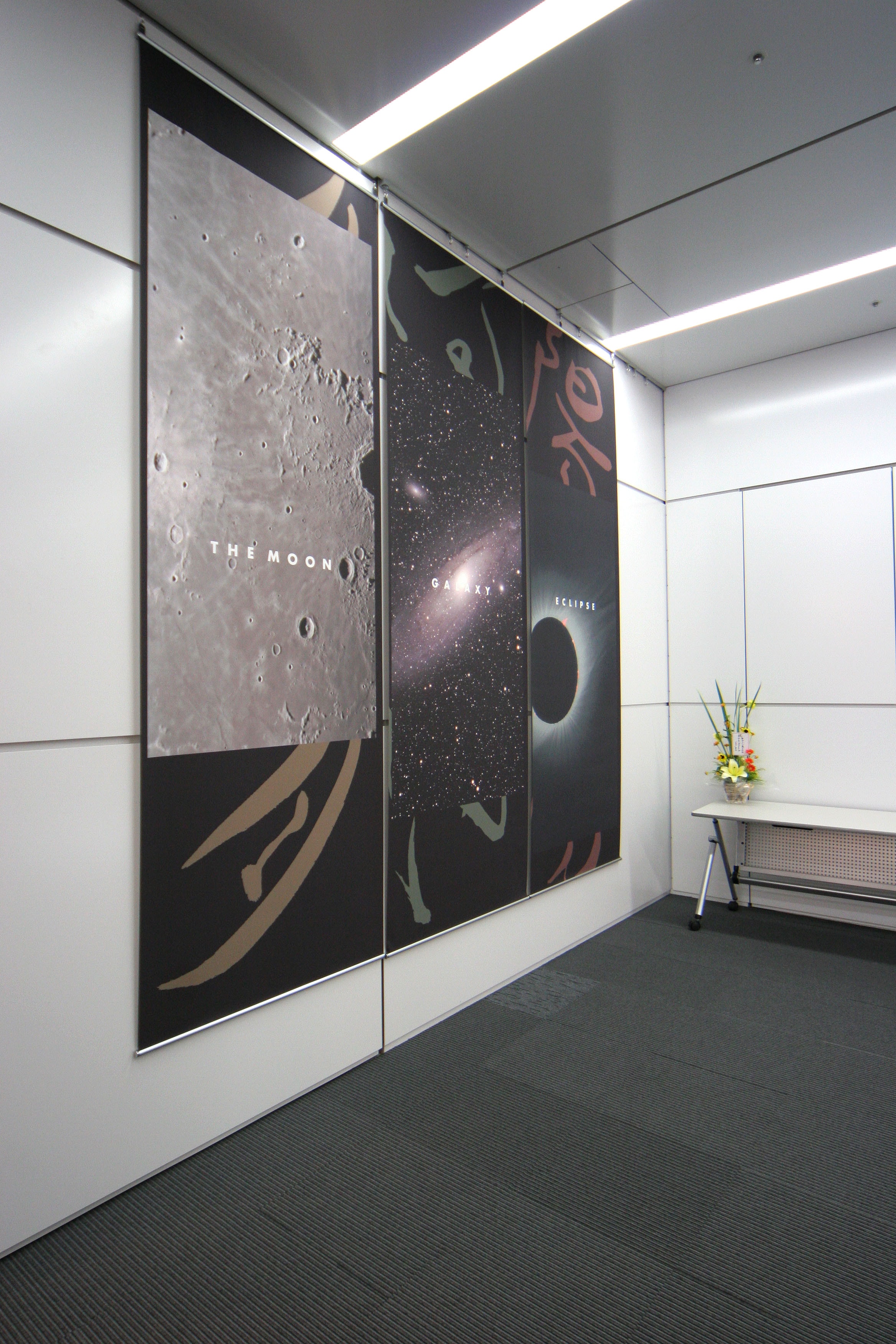 “月･星雲 銀河･日食”をテーマにその道に長けた3人の写真展をキヤノンギャラリーにて開催。迫力ある画像と大きな会場に負けない展示レイアウトに。